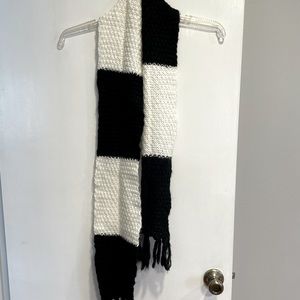 Black and white scarf